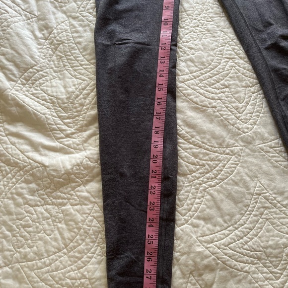 20% OFF 2+ BUNDLES! Lululemon Leggings. Charcoal. Size 6 - Picture 10 of 11